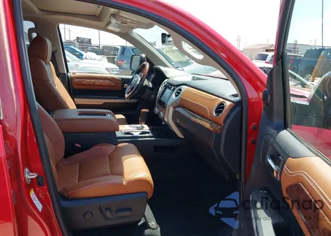 2018 Toyota Tundra 1794 5.7L V8 из США, поврежденный, VIN 5TFAW5F13JX770881